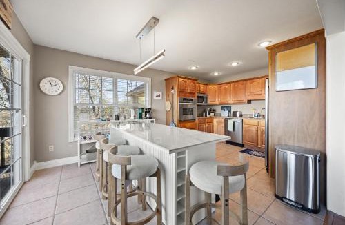 Bronston House | Frank's Bird House