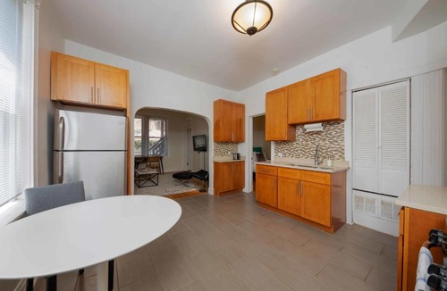 Tri-Taylor Apartment | FRONTDESK Modern 1 Br Apt near the United Center