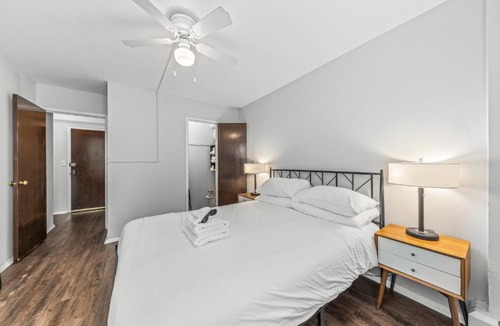 Hyde Park Apartment | FRONTDESK Open Modern 1 BR Apt by Hyde Park
