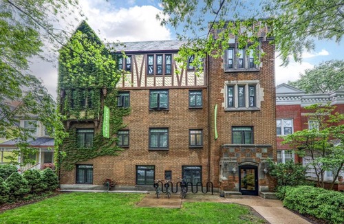 Hyde Park Apartment | FRONTDESK Relaxing Studio Apt near 63rd St Beach