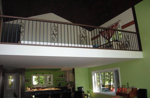 Montpellier Ski Chalet | Fully equipped waterfront cottage with private beach and dock.