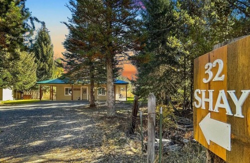 Cascade Cabin | Fun Modern Cabin Near Clear Creek Station