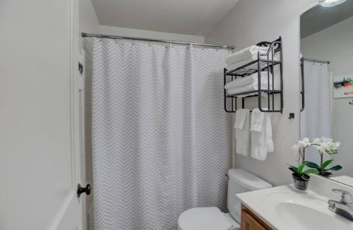 Midtown Apartment | Gated Retreat Steps from Midtown's Best Parking