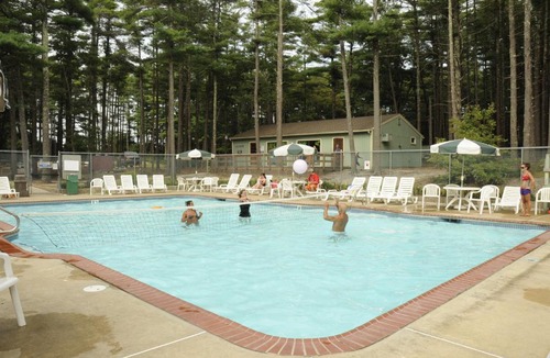 Rochester Resort | Gateway to Cape Cod Vacation Cottage 2