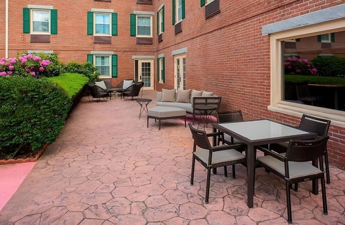 South Lowell Hotel | Get Ready for a Blissful Getaway! 3 Comfortable Units, Near Micozzi Beach