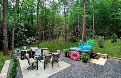 Sautee Nacoochee Cabin | Glamping in this Amazing Waterfront A-Frame with Outdoor Kitchen and Fire-Pit near Helen, GA