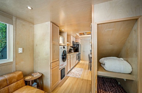 Mentone Cabin | Glorious Lofted Container with Luxurious Indoor and Outdoor Spaces in Alabama