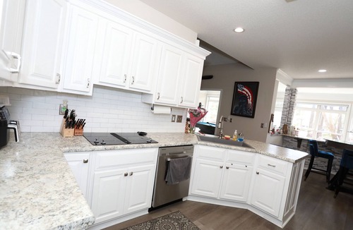 Warner Robins House | Golf Course Retreat w/Sunroom, Pool Table & Patio