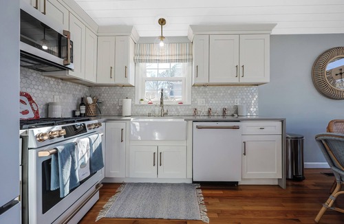 East Falmouth House | Gorgeous Cape Cod Retreat, w/modern amenities, Central AC and water views!