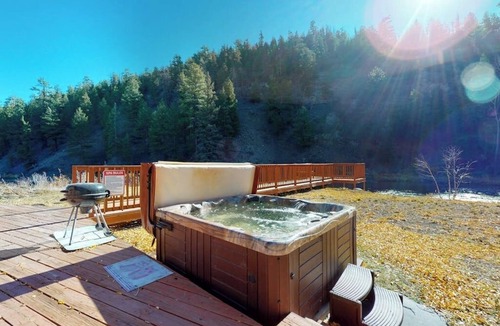 South Fork Cabin | Gorgeous riverfront home with private hot tub/deck/free WiFi/full kitchen