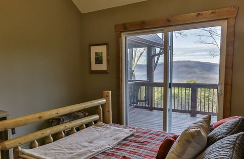 Chatsworth Cabin | Grassy Mountain View