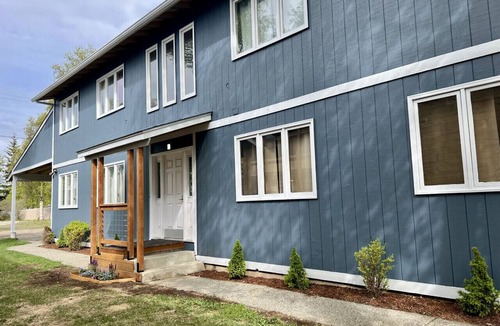 Fairview Apartment | Groundfloor Modern Industrial 2BD Apartment