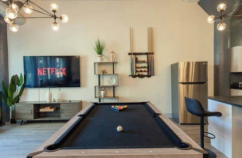 Prairie District Apartment | Group-Friendly 5BR Suite Near McCormick Place & Soldier Field