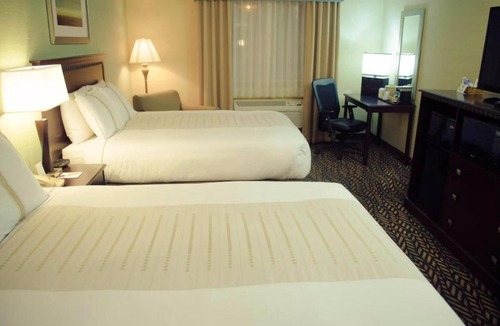 Devils Lake Hotel | Group-Friendly Room | Close to Devils Lake | Free Parking & Indoor Pool Access
