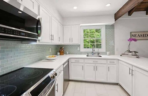 Hampton Bays House | Hampton Bays 3BR Cottage | Vaulted Ceilings, Private Yard, Near Beaches