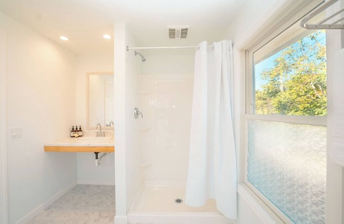 Hampton Bays Hotel | Hampton Bays Hotel on Main