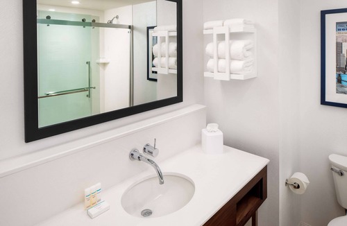 D Street - West Broadway Hotel | Hampton by Hilton at the Boston Seaport District