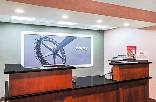 West Springfield Hotel | Hampton Inn West Springfield