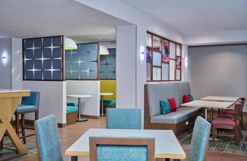 Midtown Anchorage Hotel | Hampton Inn Anchorage