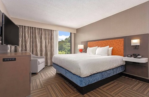 Bristol Hotel | Hampton Inn Bristol