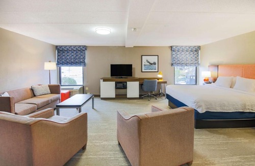 North Westport Hotel | Hampton Inn Fall River/Westport