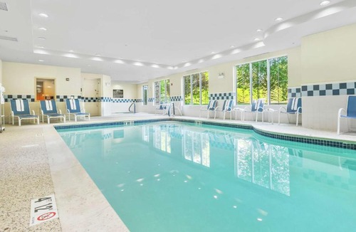 Nashua Hotel | Hampton Inn Nashua