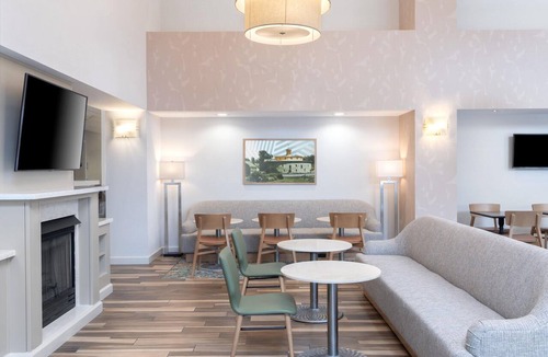 Lenox Hotel | Hampton Inn & Suites Berkshires-Lenox