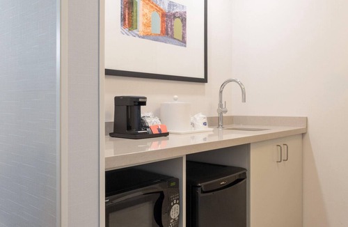 Lenox Hotel | Hampton Inn & Suites Berkshires-Lenox