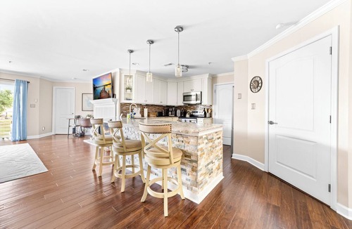 Cornelius Condo | 🆕! Harborside Getaway - Waterfront Lake Norman Vacation Condo