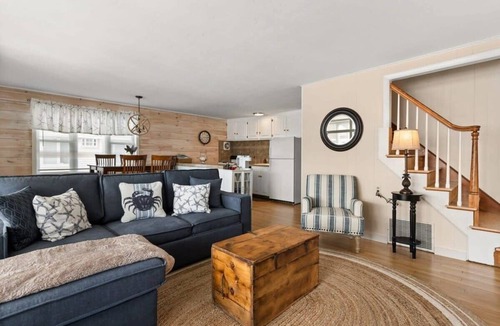 Hampton House | Harris Ave Hideaway | Harbor Deck | Walk to Beach
