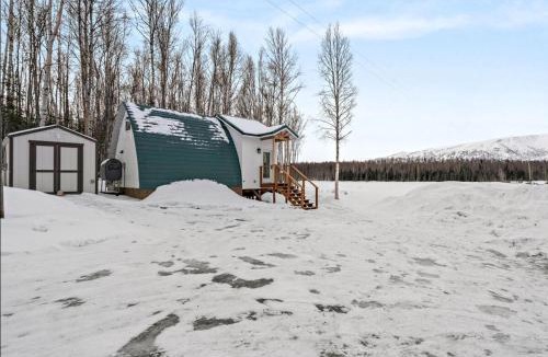 Wasilla House | Hatcher Pass Lakeside Hideaway with Hot Tub!