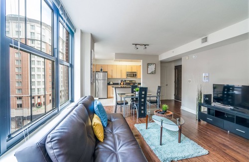 Baltimore Apartment | Heaven on Baltimore Harborfront Fully Furnished Apartments