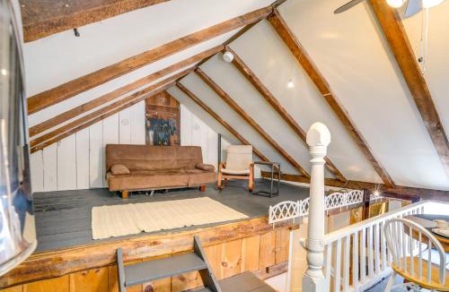 South Lee Apartment | Hike, Fish & Ski: Riverside Barn Loft in Lee