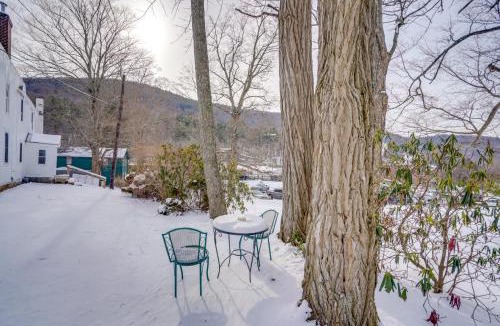 South Lee Apartment | Hike, Fish & Ski: Riverside Barn Loft in Lee