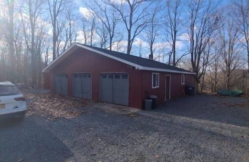 Priceville Apartment | Hillbilly Haven