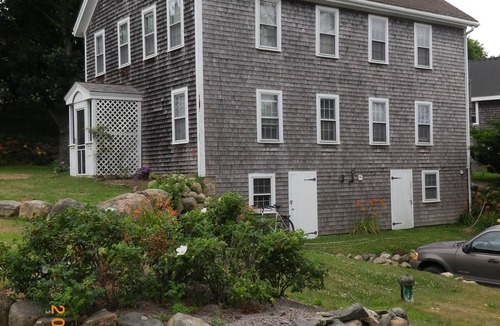 Block Island Apartment | Historic 3rd floor 1 Bedroom Sleeps 4 Tastefully Decorated, ~AC~apartment