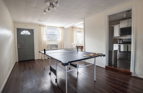 Crestline Heights House | Hoadley Home- Family/Games/Driveway/Wifi/Crestline