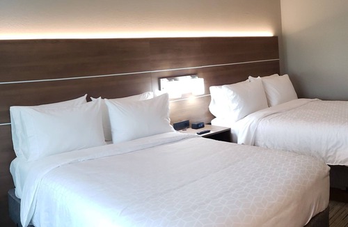 Enterprise Hotel | Holiday Inn Express & Suites Enterprise by IHG