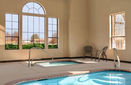Olive Branch Hotel | Hometown Place
