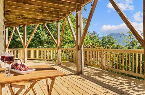 Maggie Valley House | Honeysuckle Mountain Retreat - Year-Round View! HotTub!