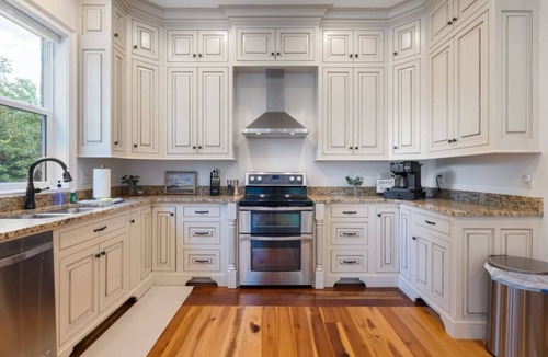 Winchester House | Hook, Wine, & Sinker-Sleeps 28, Dock, Hot Tub, Kayaks/SUPs