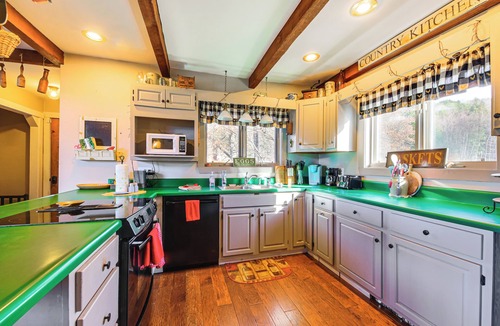 Springfield House | Hot Tub, Fire Pit & Grill: Remote Springfield Home