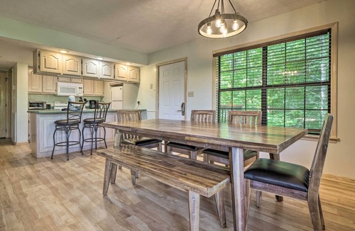 Pigeon Forge Cottage | Hot Tub & Private Deck: Rustic Pigeon Forge Cabin