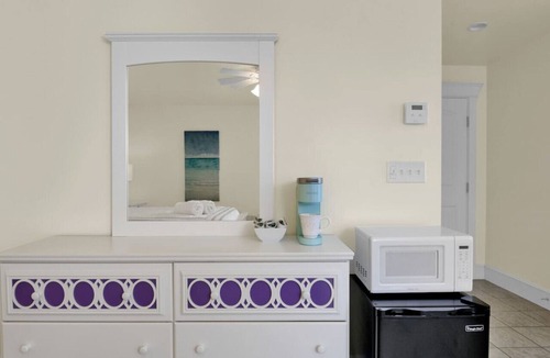 Edgecomb Apartment | Hotel-Style Private Room Suite in Edgecomb Maine