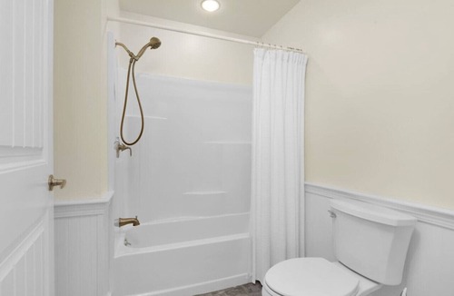 Edgecomb Apartment | Hotel-Style Private Room Suite in Edgecomb Maine