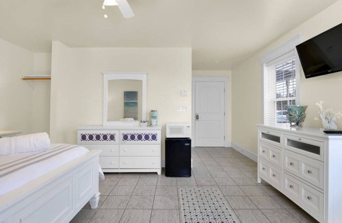 Edgecomb Apartment | Hotel-Style Suite: Private Room in Edgecomb, Maine