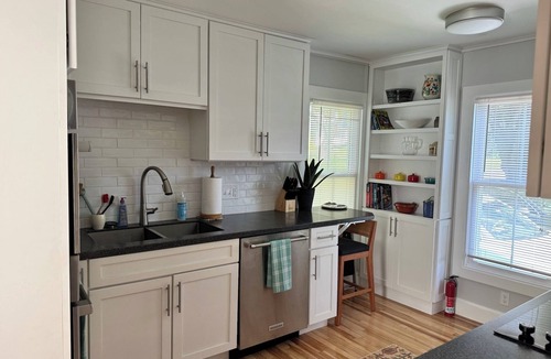 New Harbor House | House with attached Apartment/Sleeps 9/2 min to beach!