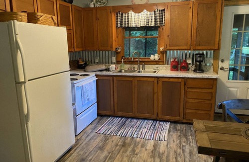 Ellijay Cottage | Huge Level Yard, Private Deep Creek on Noisy Creek 1/1