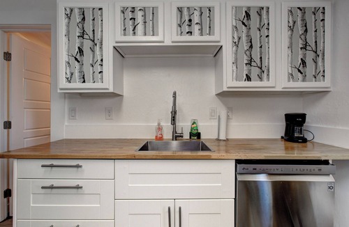 North End Apartment | Hyde Park Hyde Out Apt 4