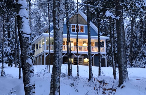 Waldoboro Cabin | Idyllic Post & Beam Cottage On Quiet Fresh Water Lake